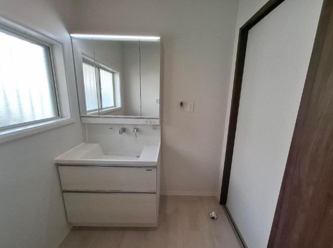 Spacious 4LDK House for Sale in Osaka Sayama - Thumbnail 2