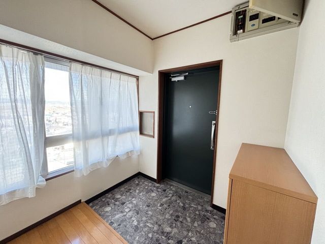 4LDK Apartment for Sale near JR Nishi-Gifu Station, Gifu City - Thumbnail 2