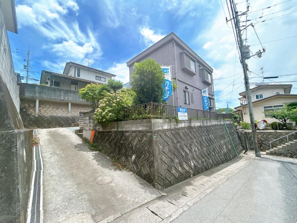Renovated 4LDK House in Fukuyama with Parking for 3 Cars - Thumbnail 3