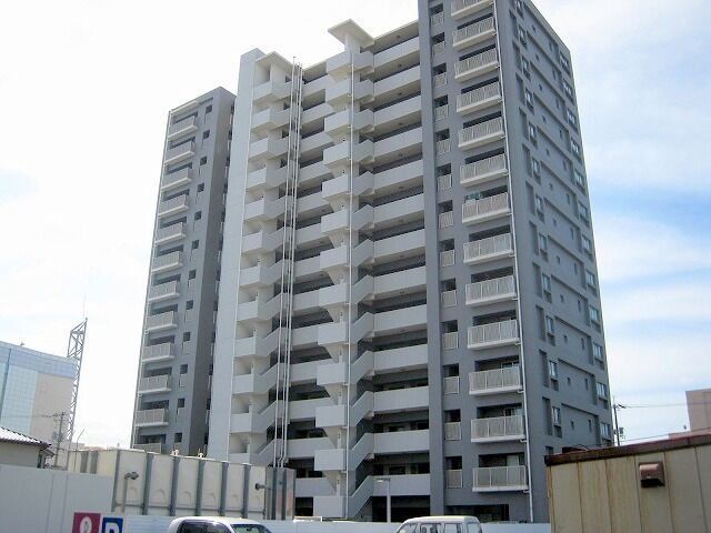 Urban View Yonago 3LDK Apartment for Sale in Yonago, Tottori - Image 1