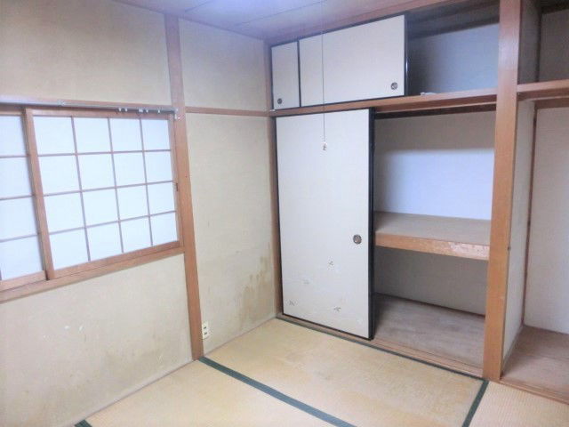 Shop-attached house near Okamachi Station, Toyonaka - Thumbnail 4