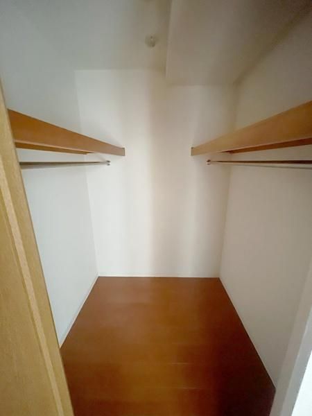 Aqua Court Kaizuka 3LDK Apartment for Sale in Osaka - Thumbnail 2