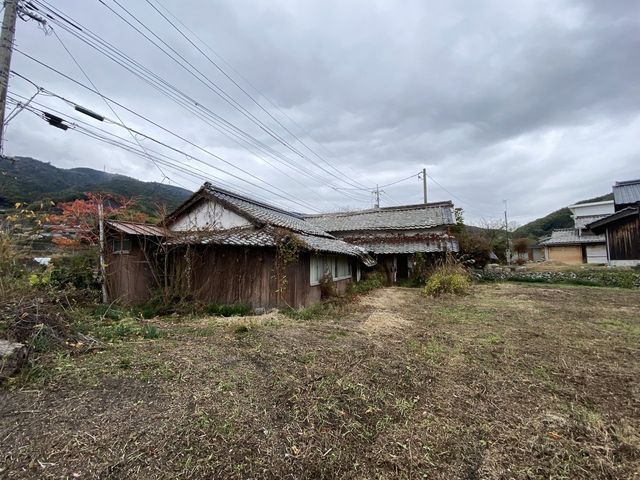 Land for Sale with Old House in Hofu City, Yamaguchi - Thumbnail 3