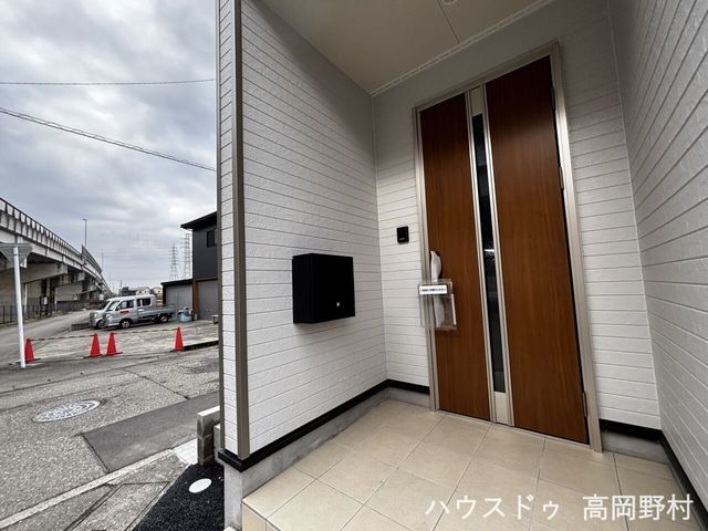 New 4LDK House in Takaoka with Storage & Open Kitchen - Thumbnail 2
