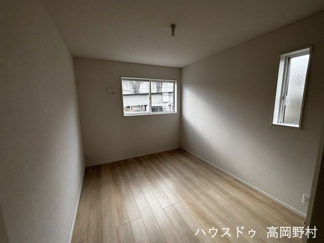 New 4LDK House in Takaoka with Storage & Open Kitchen - Thumbnail 3