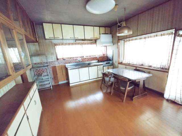 1978 Wooden House in Kesennuma with 118m² Living Space - Thumbnail 3