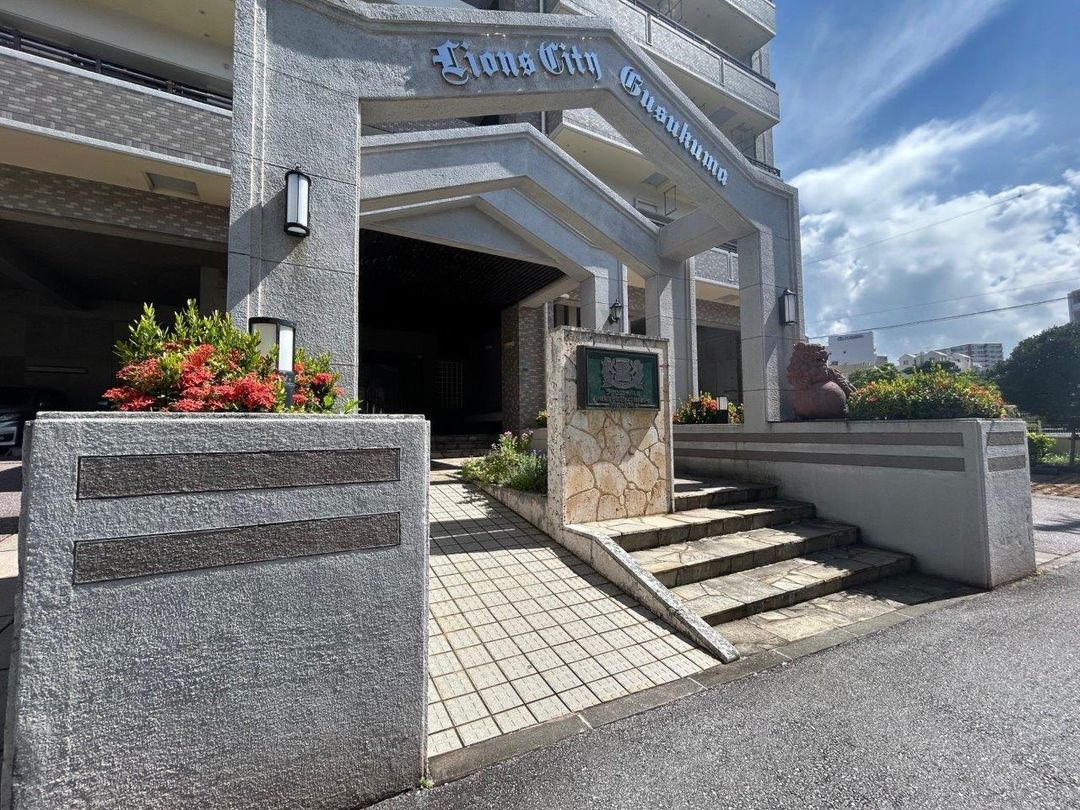 Lions City Shiroma 2LDK Apartment in Urasoe City - Thumbnail 3