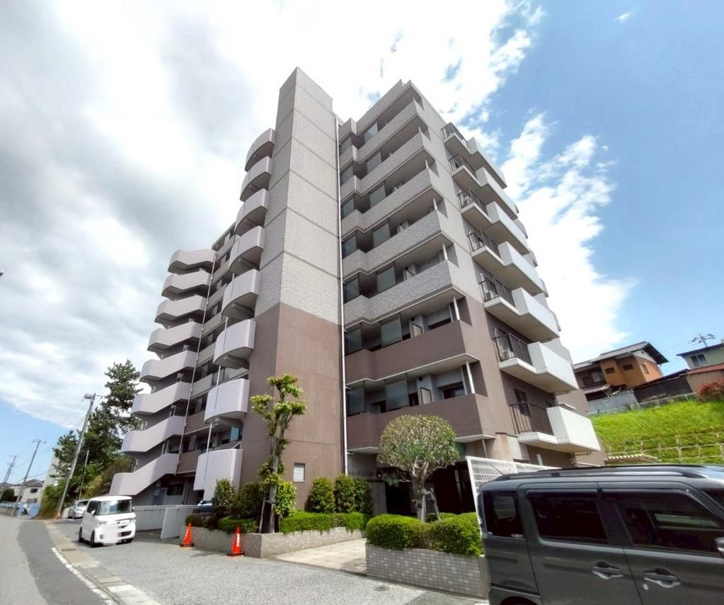 2020 Renovated 3LDK Apartment in Abiko with Three-Sided Balcony - Thumbnail 3