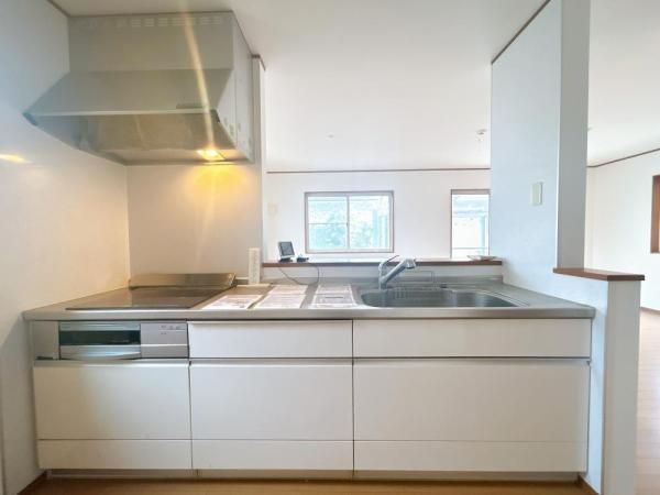 4LDK House in Chikushino with Renovations and Parking - Thumbnail 3