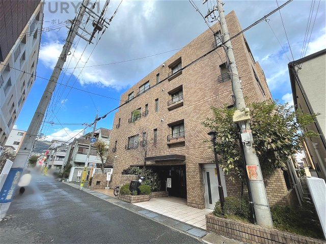 Renovated 3LDK Apartment Near Aoki Station, Kobe - Thumbnail 2