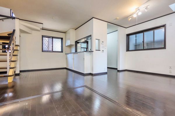 Modern 4LDK House in Saitama with Balcony - Thumbnail 3