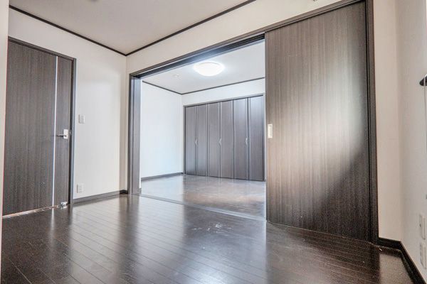 Modern 4LDK House in Saitama with Balcony - Thumbnail 4
