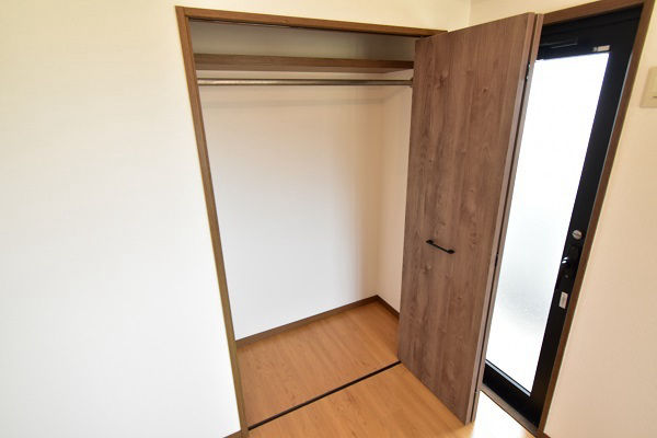 Renovated 3LDK Apartment in Kitakyushu with City Views - Thumbnail 2