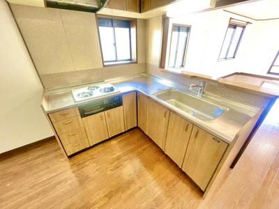 Renovated 3-Story Home in Naganuma-cho with 2 Parking Spaces — Image 2, Inage, Chiba