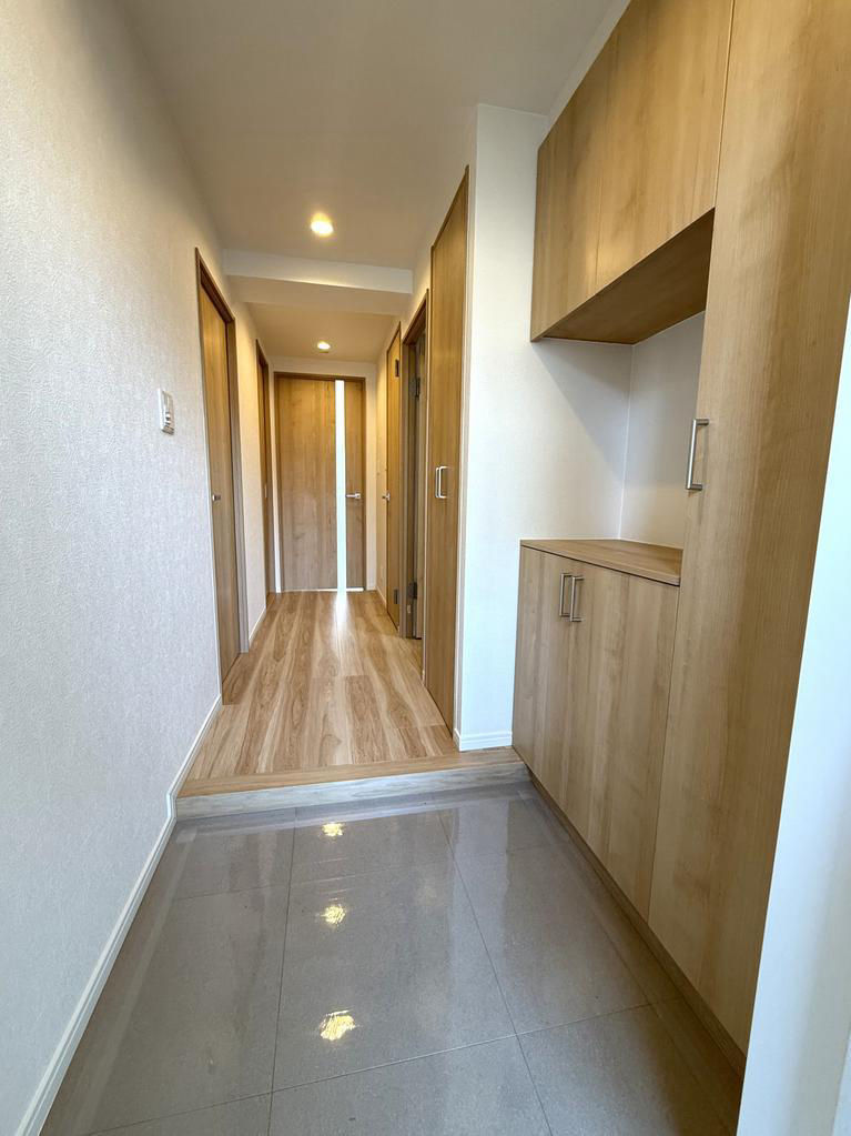 Renovated 4LDK Apartment in Kitakyushu with Balcony - Thumbnail 2
