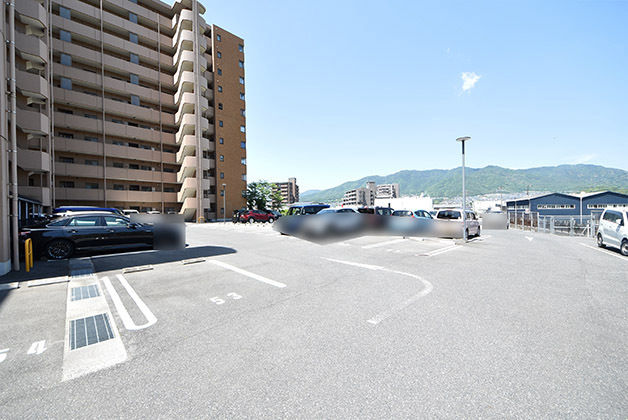 Renovated 3LDK Apartment in Hiroshima's Saeki Ward - Thumbnail 2