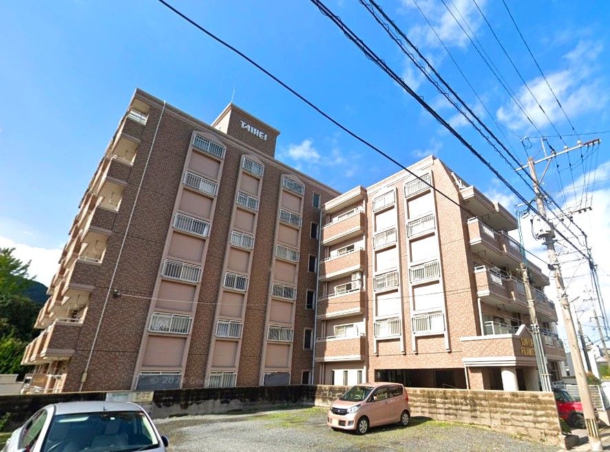 4LDK Apartment with Large Balcony for Sale in Moji, Kitakyushu - Thumbnail 2