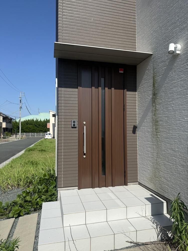 Modern 3-Bedroom House in Kosai City Near Lake Hamana - Thumbnail 2
