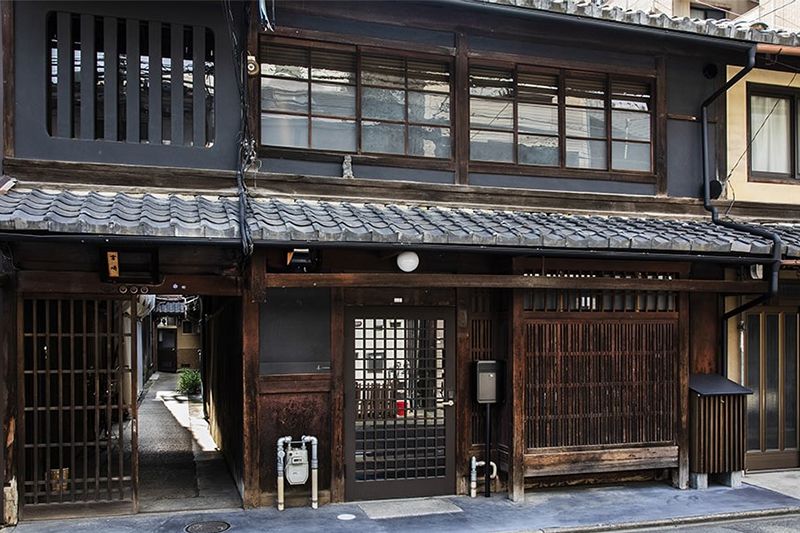 Luxury Renovated Kyoto Machiya with Garden Bath Near Imperial Palace - Thumbnail 2