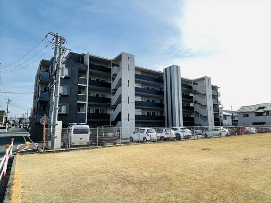 2020-Built 3LDK Pet-Friendly Condo in Kumamoto's Higashi Ward - Thumbnail 2