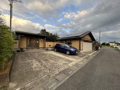 [Homes] Used detached house (Kuki City) 9 minutes by bus from Shiraoka Station on the JR Tohoku Main Line, get off at the Kyokumae bus stop, 6 minutes walk (Property number: 0118472-0009250) — Image 1, Kuki, Saitama