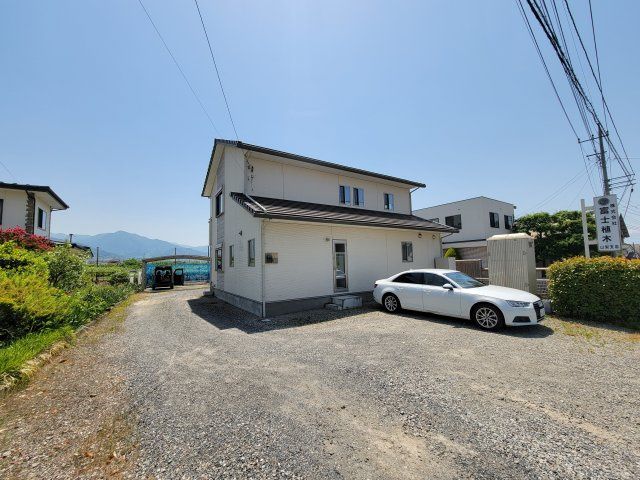 4LDK Renovated House with Solar Panels in Yamanashi City - Thumbnail 4