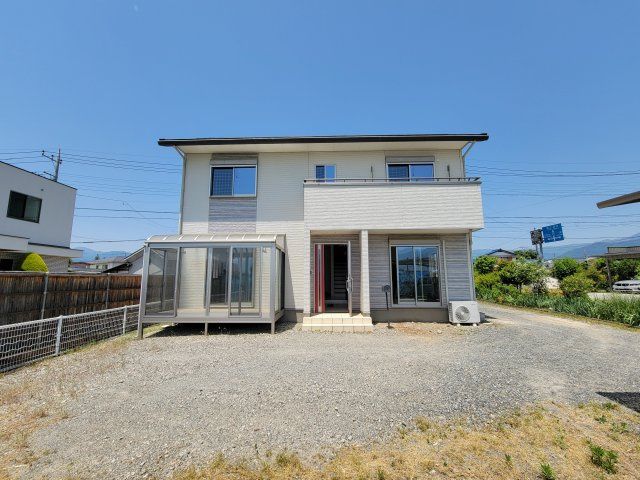 4LDK Renovated House with Solar Panels in Yamanashi City - Thumbnail 2