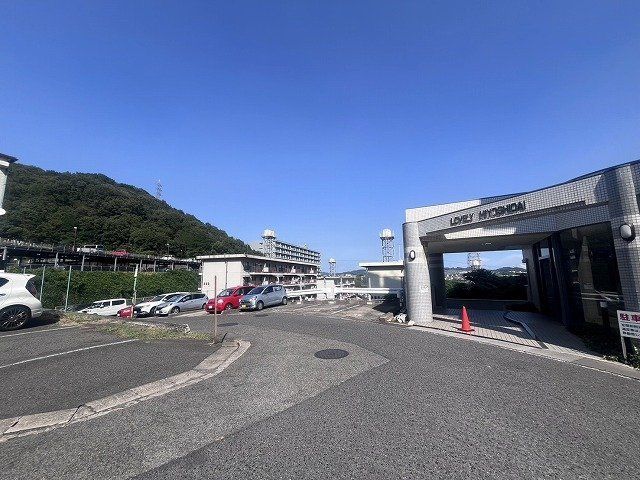 Renovated 3LDK Corner Apartment in Fukuyama's Lovely Hiyoshidai - Thumbnail 3