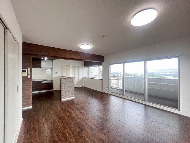 Renovated 3LDK Corner Apartment in Fukuyama's Lovely Hiyoshidai - Thumbnail 4