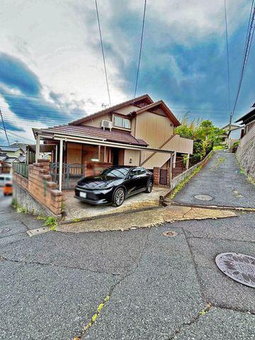 Spacious 5SLDK House in Kitakyushu with Dual Living Areas - Thumbnail 2