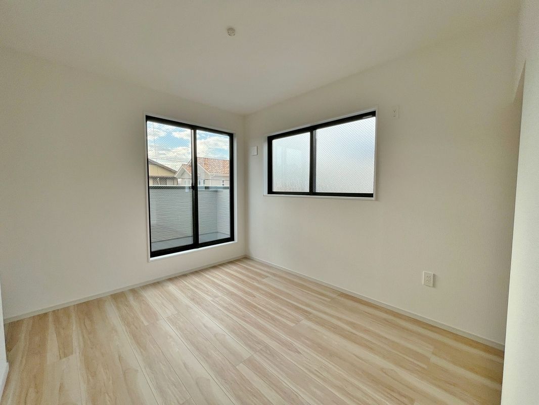 New 3LDK House in Nagoya's Nakagawa Ward with Park-Filled Area - Thumbnail 3