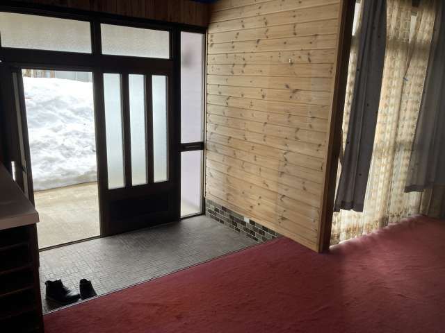 Spacious 1973 Single-Story House on 505sqm Land in Takahata - Image 1