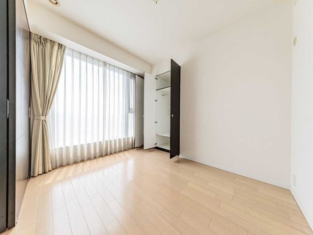 2SLDK Apartment for Sale in Toshima, Tokyo - 63.99m² - Thumbnail 4