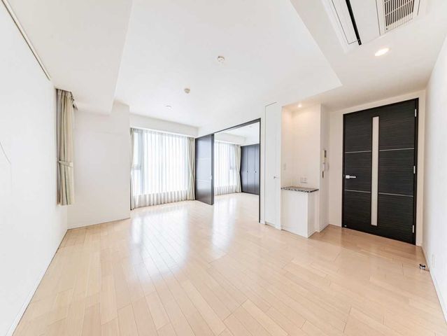 2SLDK Apartment for Sale in Toshima, Tokyo - 63.99m² - Thumbnail 3