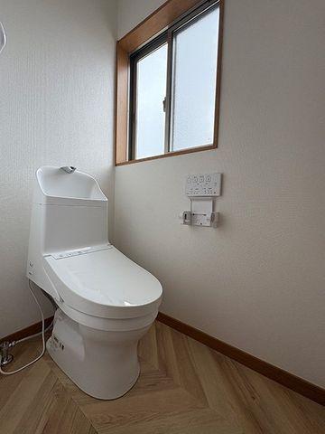 Spacious 3SLDK Corner House in Tsu City, Mie Prefecture — Toilet, Tsu, Mie