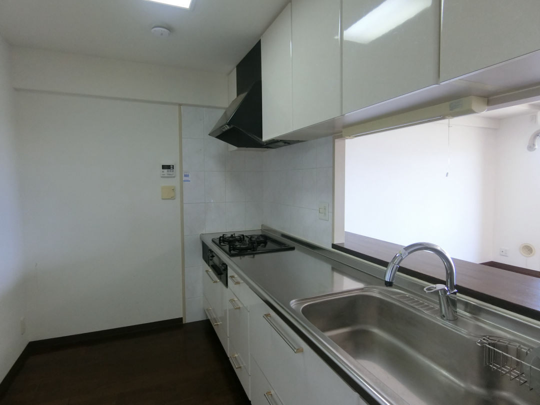 4LDK Apartment near Saiin Station in Kyoto's Nakagyo Ward - Thumbnail 4