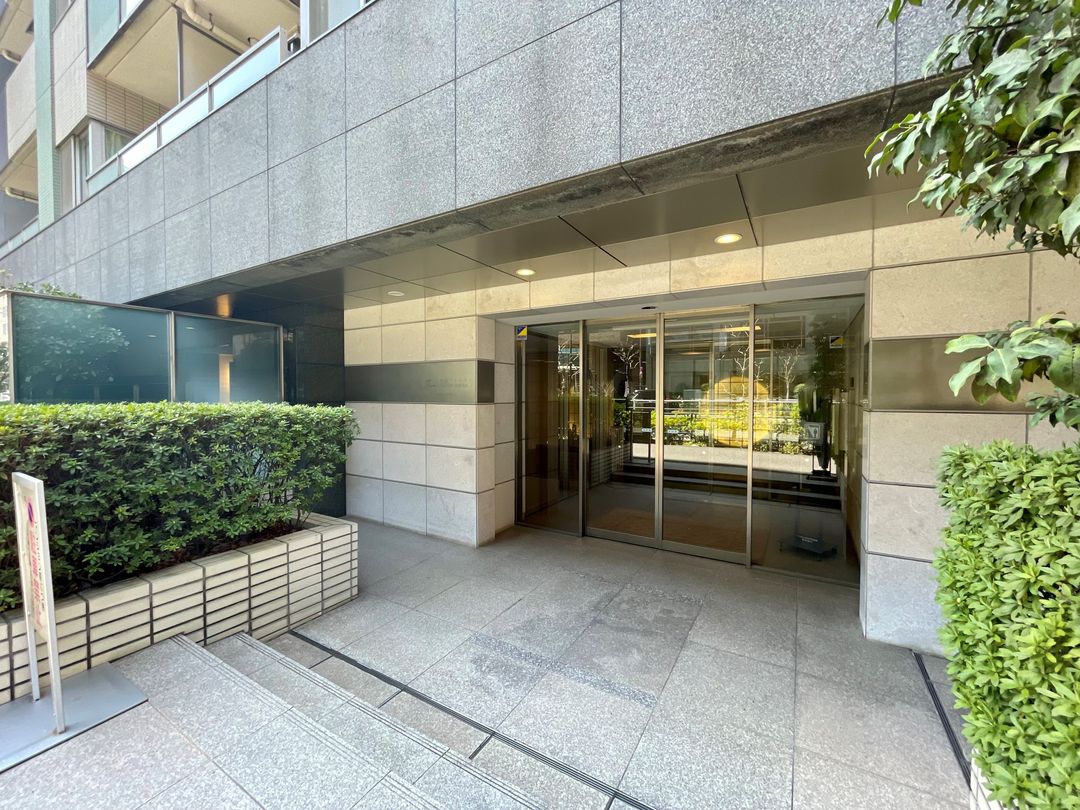 1LDK Apartment in Form Yotsuya Gaien Higashi, Shinjuku - Thumbnail 2