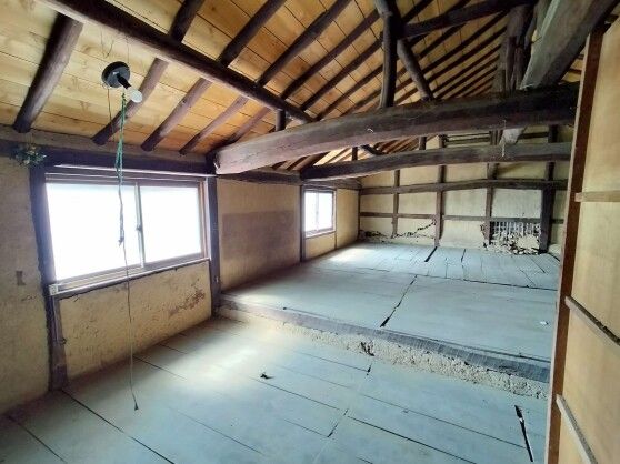 Island Home with Garden in Mihara, Hiroshima - 8DK House for Sale - Thumbnail 3