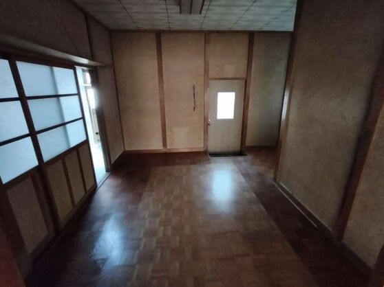 Island Home with Garden in Mihara, Hiroshima - 8DK House for Sale - Thumbnail 4