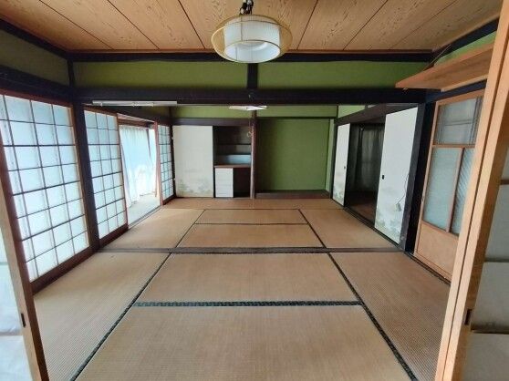 Island Home with Garden in Mihara, Hiroshima - 8DK House for Sale - Thumbnail 2