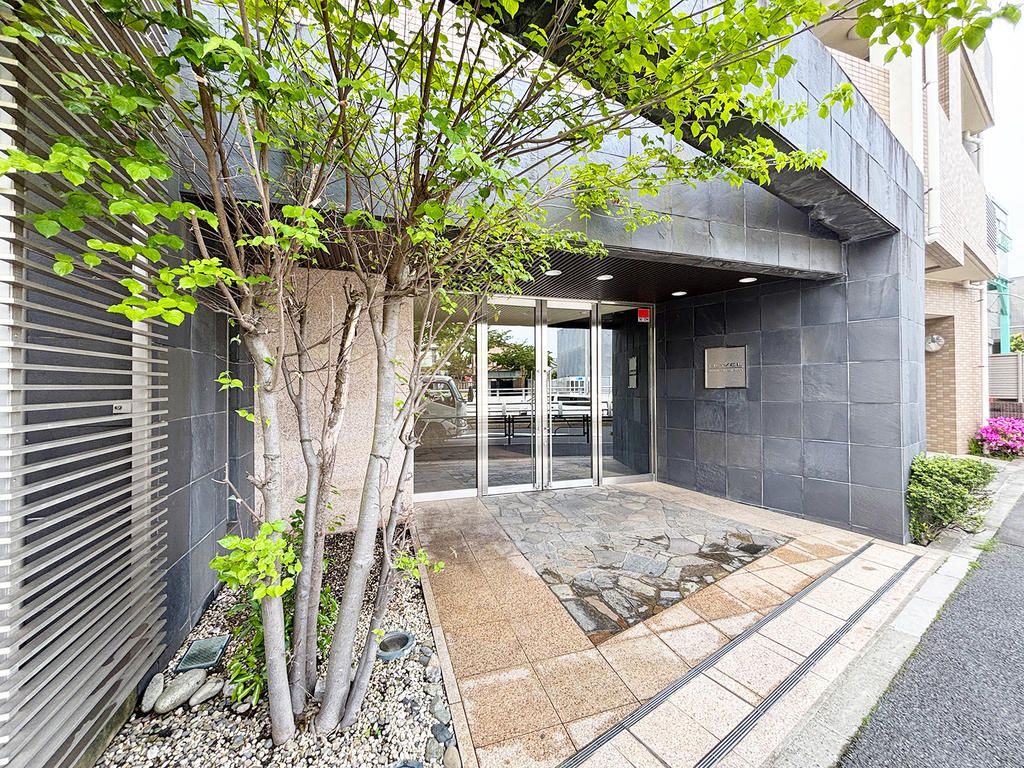 Renovated 2LDK Apartment for Sale in Koto City, Tokyo - Thumbnail 2