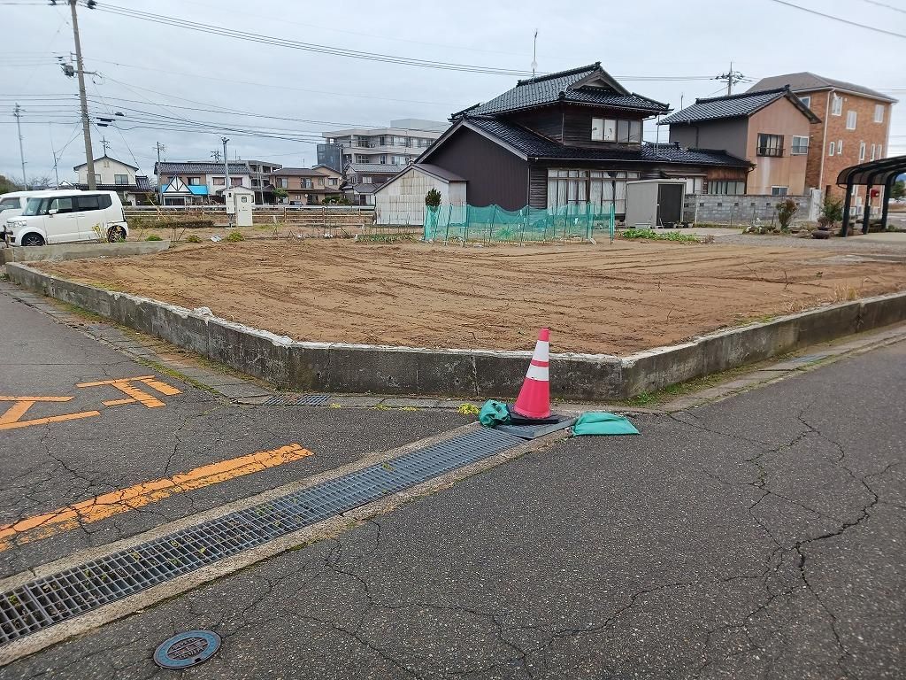 Vacant Land for Sale in Hakui City, Ishikawa - 545.92 sqm Plot - Thumbnail 3