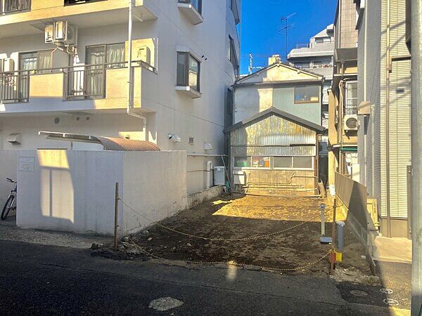 Land for Sale in Bunkyo, Tokyo - No Construction Conditions - Thumbnail 3
