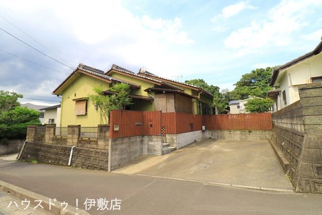 5DK Single-Story House for Sale in Kagoshima's Tamarizato Danchi - Thumbnail 2