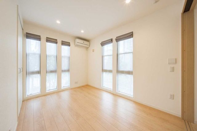 4LDK House for Sale in Kitakarasuyama, Setagaya, Tokyo - Thumbnail 4