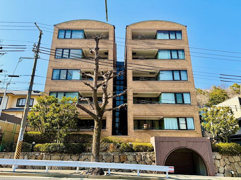 Spacious 3SLDK Apartment in Kobe's Nada Ward near Rokko Station - Thumbnail 2