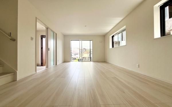 Modern 4LDK House in Yokohama's Tsurumi Ward - Thumbnail 3