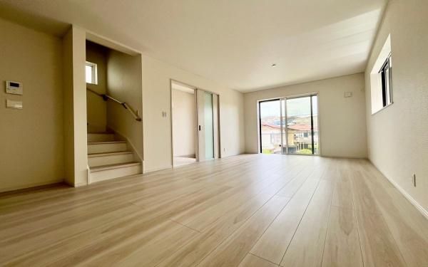 Modern 4LDK House in Yokohama's Tsurumi Ward - Thumbnail 4