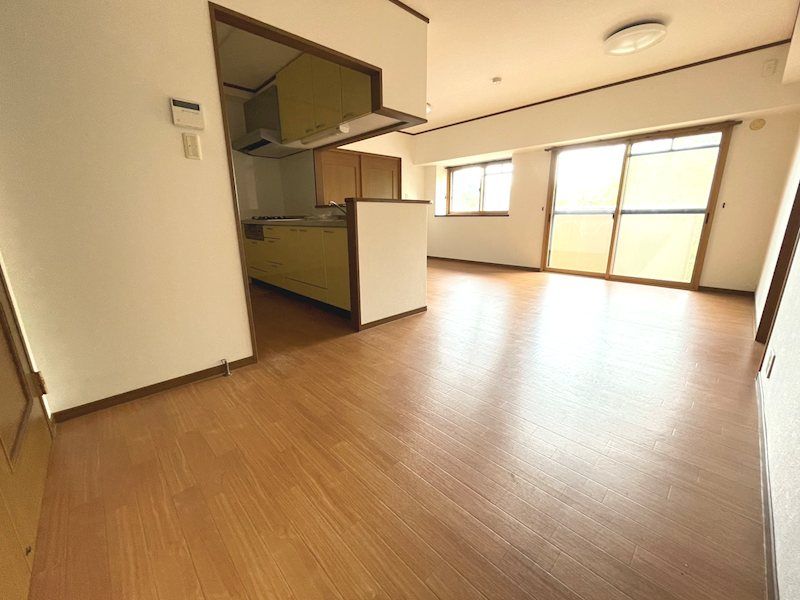 4LDK Apartment for Sale in Shimonoseki, Yamaguchi - Thumbnail 3