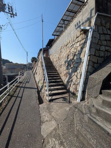 4DK Detached House for Sale in Shimonoseki, Yamaguchi - Thumbnail 2